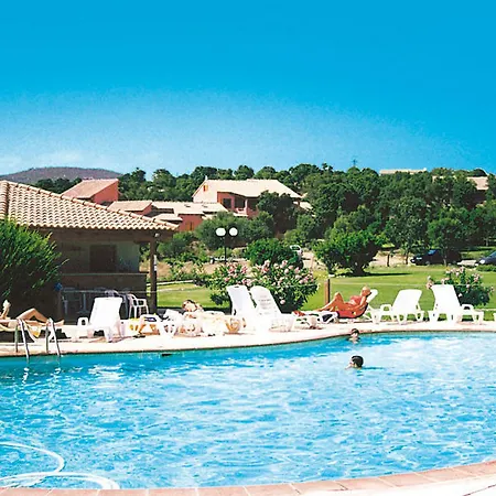 Hotel apartamentowy Complesso Residenziale Marina Di Pinarello Pinarellu